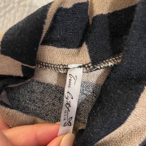 True Light Abstract Patterned Mini Dress - Picture 4 of 5